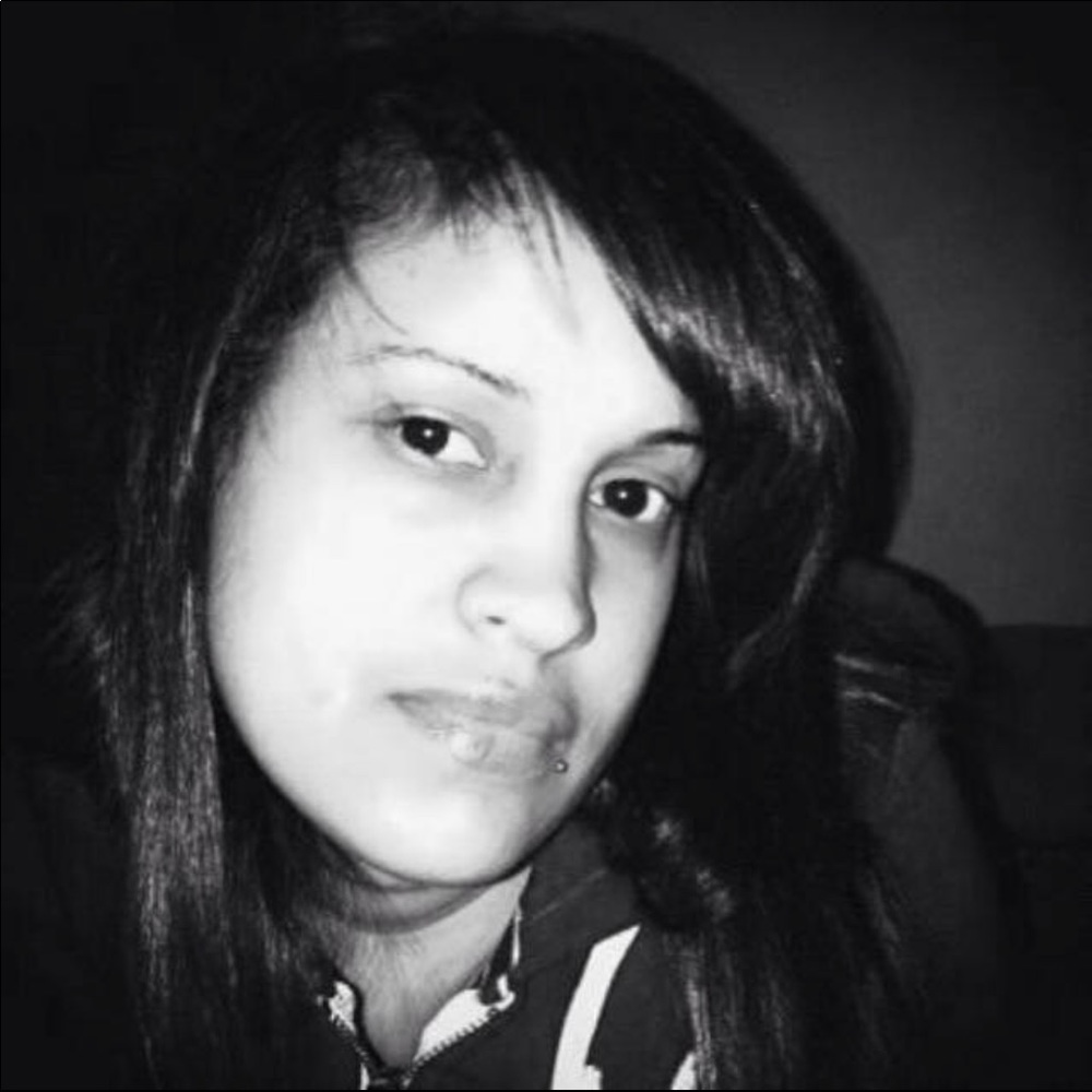 Meet your Posher, Yaniris